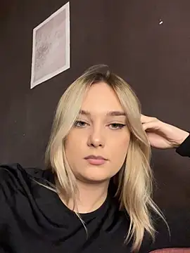 Alisa Rise online show from October 10, 2025, 3:35 pm