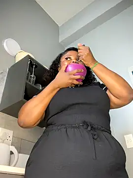 Snapshot of Curveysinaa chatting on October 7, 2025, 9:43 am Curveysinaa online show from October 7, 2025, 9:43 am