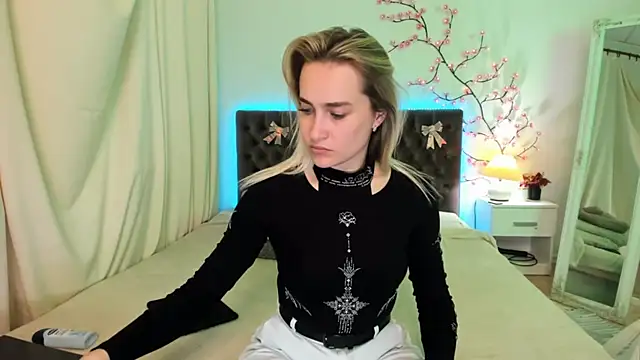 KateOwyns online show from April 7, 2026, 12:29 pm