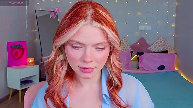 Red  Candy online show from February 12, 2026, 1:22 pm