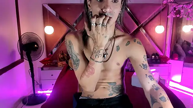 Snapshot of georgie_latin99 chatting on October 23, 2025, 11:42 am georgie latin99 online show from October 23, 2025, 11:42 am