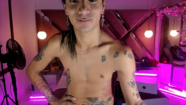 Snapshot of georgie_latin99 chatting on October 7, 2025, 2:29 pm georgie latin99 online show from October 7, 2025, 2:29 pm