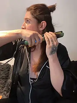 Snapshot of kamel-ayesha chatting on December 1, 2025, 5:47 pm kamel-ayesha online show from December 1, 2025, 5:47 pm