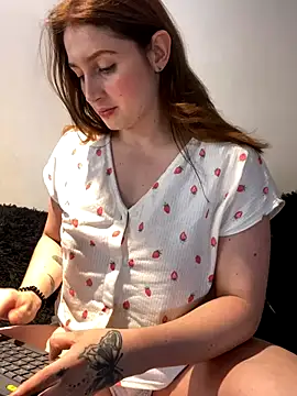 Snapshot of kamel-ayesha chatting on December 3, 2025, 1:10 pm kamel-ayesha online show from December 3, 2025, 1:10 pm