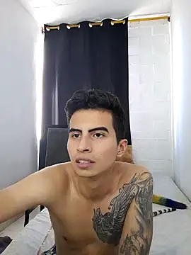 Snapshot of Velk_hot chatting on December 6, 2024, 8:45 pm Velk hot online show from December 6, 2024, 8:45 pm
