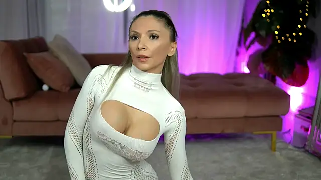 VivianneSteinX online show from April 1, 2026, 8:17 pm