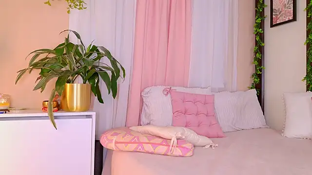 Zafiiro Blue online show from April 21, 2026, 1:42 am