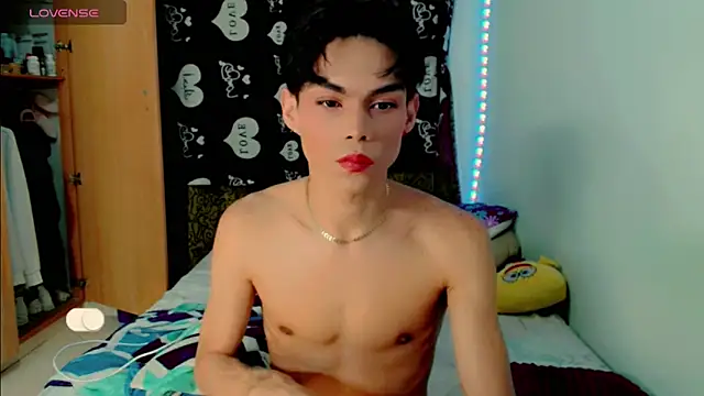 Snapshot of femboykeene chatting on March 15, 2025, 7:09 am femboykeene online show from March 15, 2025, 7:09 am