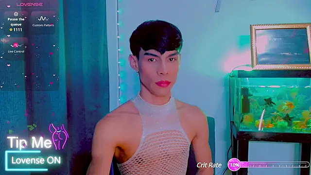 Snapshot of femboykeene chatting on February 19, 2025, 6:33 am femboykeene online show from February 19, 2025, 6:33 am