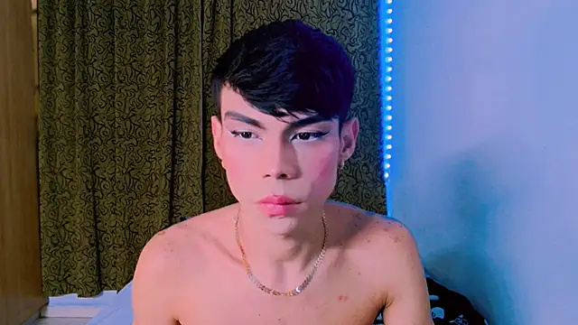Snapshot of femboykeene chatting on January 13, 2025, 6:06 am femboykeene online show from January 13, 2025, 6:06 am