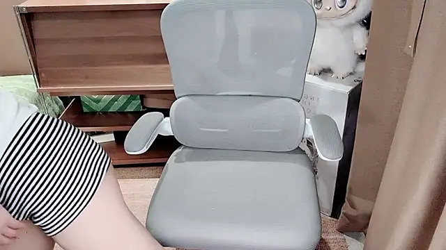 Neyllar online show from April 14, 2026, 7:57 am