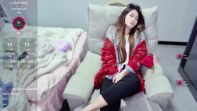 Feifei-cn online show from March 12, 2025, 12:47 pm
