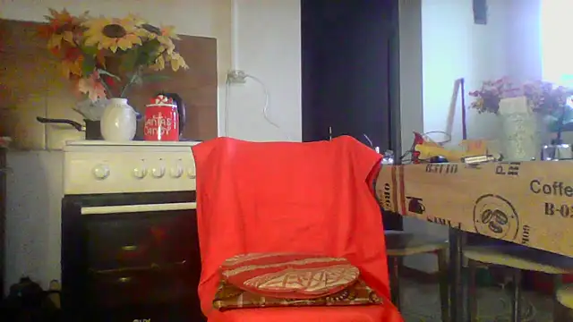 Snapshot of Ely_Elenita chatting on December 23, 2025, 9:19 am Ely Elenita online show from December 23, 2025, 9:19 am