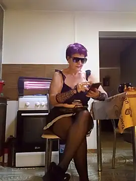 Snapshot of Ely_Elenita chatting on November 25, 2025, 10:15 am Ely Elenita online show from November 25, 2025, 10:15 am