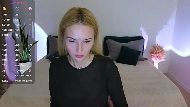 AlisssaRose online show from October 18, 2025, 8:33 pm