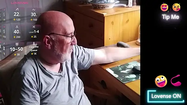 Adamdaddybear online show from September 10, 2025, 8:13 am