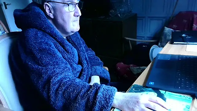 Adamdaddybear online show from March 14, 2025, 9:24 am