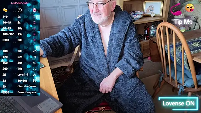 Adamdaddybear online show from October 9, 2025, 8:15 am