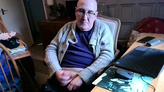 Adamdaddybear online show from February 19, 2025, 3:27 pm