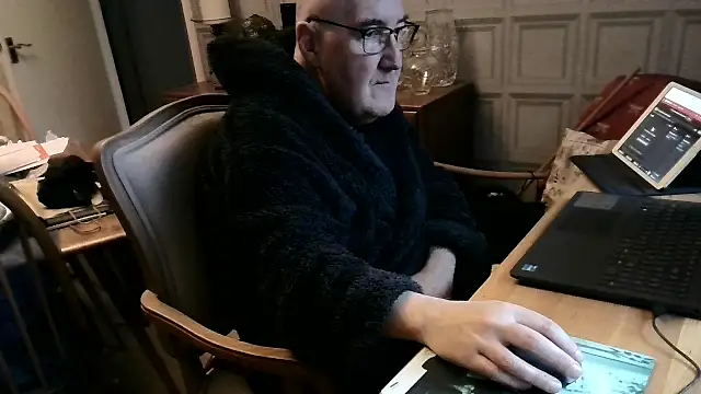 Adamdaddybear online show from February 20, 2025, 9:11 am