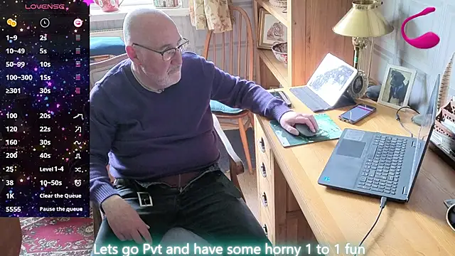 Snapshot of Adamdaddybear chatting on May 7, 2026, 1:36 pm Adamdaddybear online show from May 7, 2026, 1:36 pm
