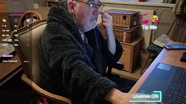 Adamdaddybear online show from November 20, 2025, 7:20 am