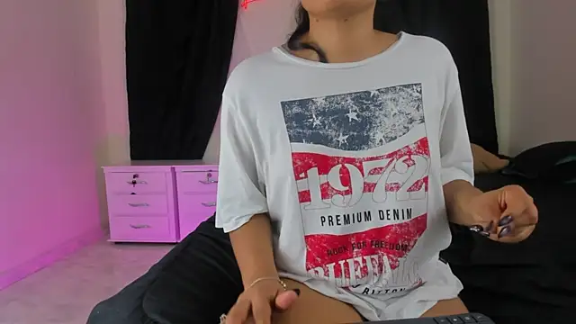 lindacastro02 online show from December 8, 2024, 4:44 am