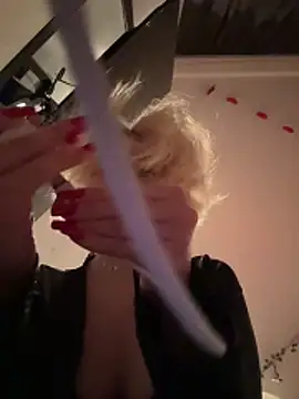 XMelissaX online show from April 10, 2026, 10:06 pm