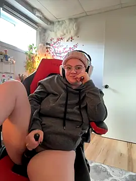 Sweetleeahxx online show from October 16, 2025, 1:19 pm