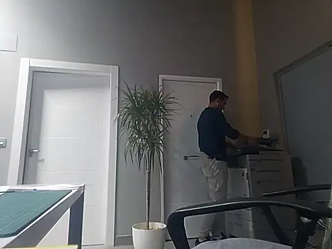 Snapshot of Lucas___81 chatting on October 27, 2025, 7:37 pm Lucas 81 online show from October 27, 2025, 7:37 pm