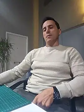 Snapshot of Lucas___81 chatting on January 9, 2026, 7:10 pm Lucas 81 online show from January 9, 2026, 7:10 pm