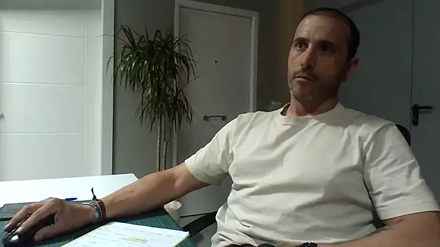 Lucas   81 online show from April 8, 2026, 6:53 pm