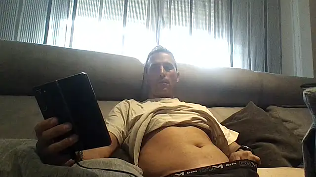 Snapshot of Lucas___81 chatting on November 17, 2025, 1:48 pm Lucas 81 online show from November 17, 2025, 1:48 pm