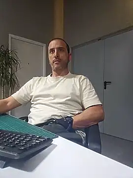 Lucas   81 online show from April 7, 2026, 6:21 pm