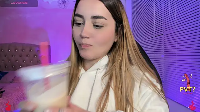 Snapshot of Lucia_star__ chatting on February 18, 2025, 2:38 am Lucia star online show from February 18, 2025, 2:38 am