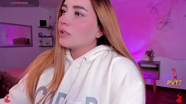 Snapshot of Lucia_star__ chatting on February 22, 2025, 5:44 am Lucia star online show from February 22, 2025, 5:44 am