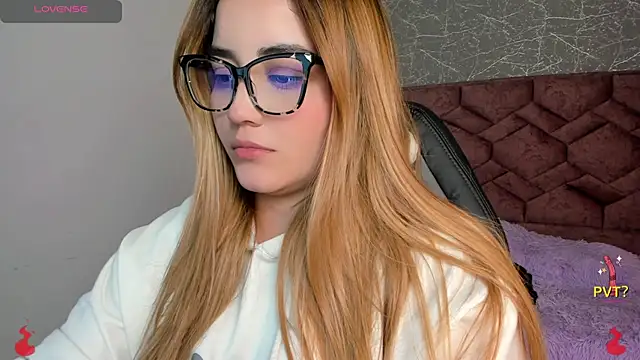 Snapshot of Lucia_star__ chatting on January 28, 2025, 11:07 pm Lucia star online show from January 28, 2025, 11:07 pm