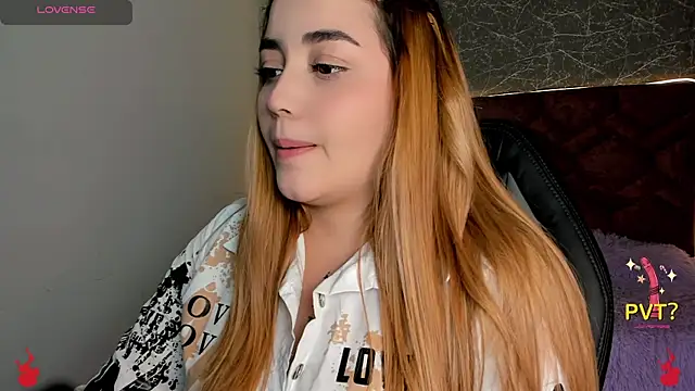 Snapshot of Lucia_star__ chatting on February 4, 2025, 7:33 pm Lucia star online show from February 4, 2025, 7:33 pm