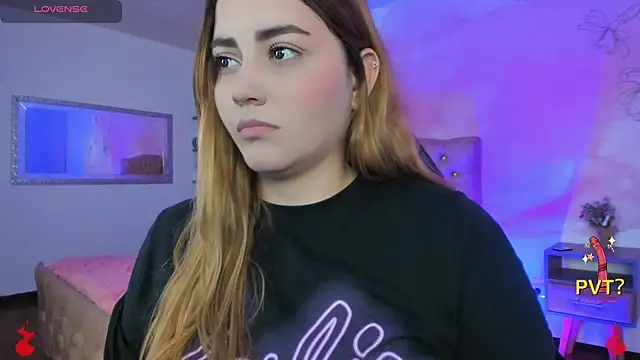 Snapshot of Lucia_star__ chatting on February 14, 2025, 5:30 am Lucia star online show from February 14, 2025, 5:30 am