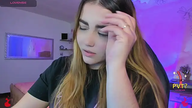 Snapshot of Lucia_star__ chatting on February 14, 2025, 8:31 am Lucia star online show from February 14, 2025, 8:31 am