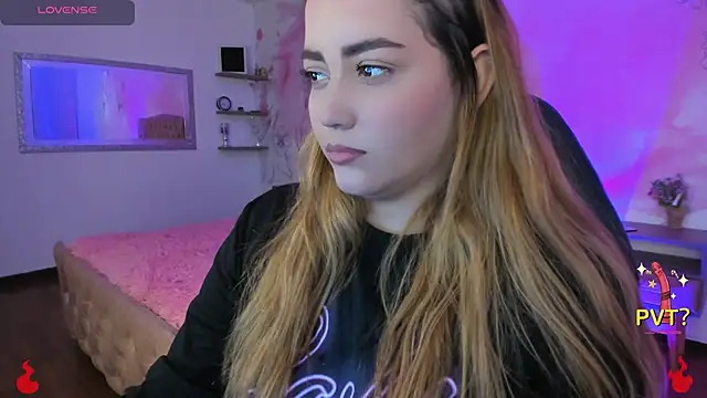 Snapshot of Lucia_star__ chatting on February 14, 2025, 2:28 am Lucia star online show from February 14, 2025, 2:28 am