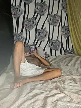 Snapshot of Romax2 chatting on February 21, 2025, 4:40 am Romax2 online show from February 21, 2025, 4:40 am