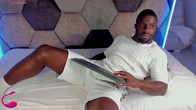 Snapshot of Latrellx7 chatting on February 16, 2026, 3:38 am Latrellx7 online show from February 16, 2026, 3:38 am