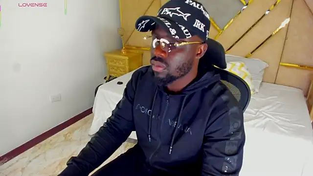 Latrellx7 online show from October 31, 2025, 11:55 pm