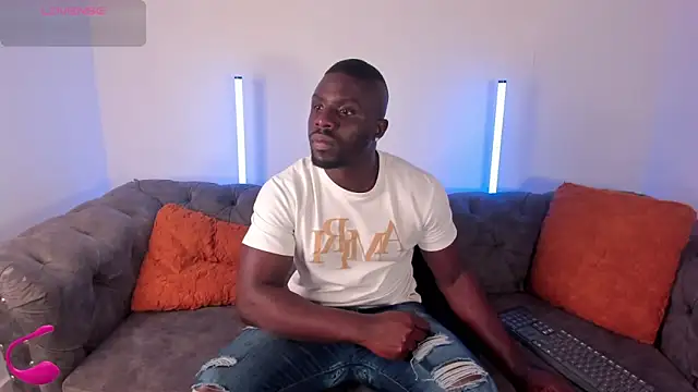 Snapshot of Latrellx7 chatting on February 7, 2026, 1:24 am Latrellx7 online show from February 7, 2026, 1:24 am