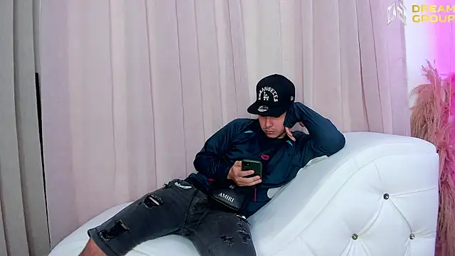 Yourslust  online show from April 7, 2026, 2:19 pm