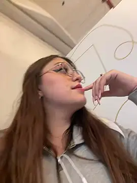 sweet valery21 online show from March 6, 2025, 2:18 pm