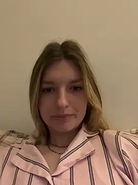 vilaineblonde online show from March 20, 2026, 4:35 am