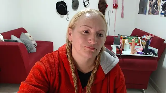 emperabigbootybigass online show from December 17, 2025, 12:10 pm