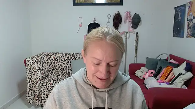 emperabigbootybigass online show from April 14, 2026, 12:32 pm